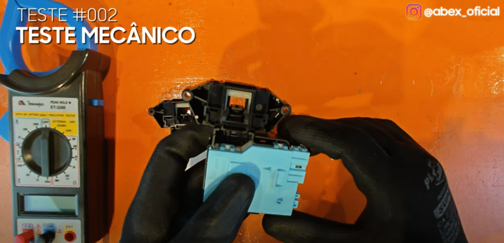 teste-mecanico-trava-da-LG-1024x494 Como testar a trava da porta da Lava e Seca LG (guia completo)